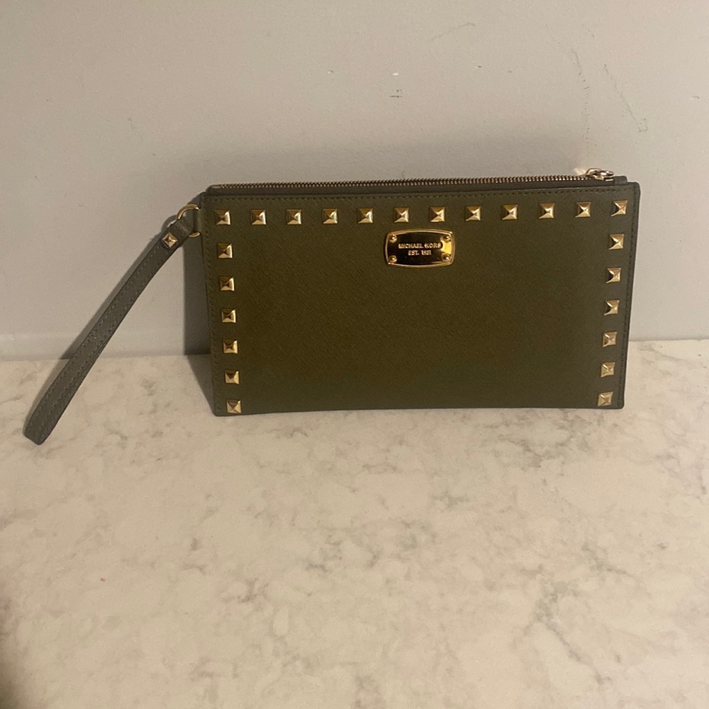 Michael Kors olive wristlet